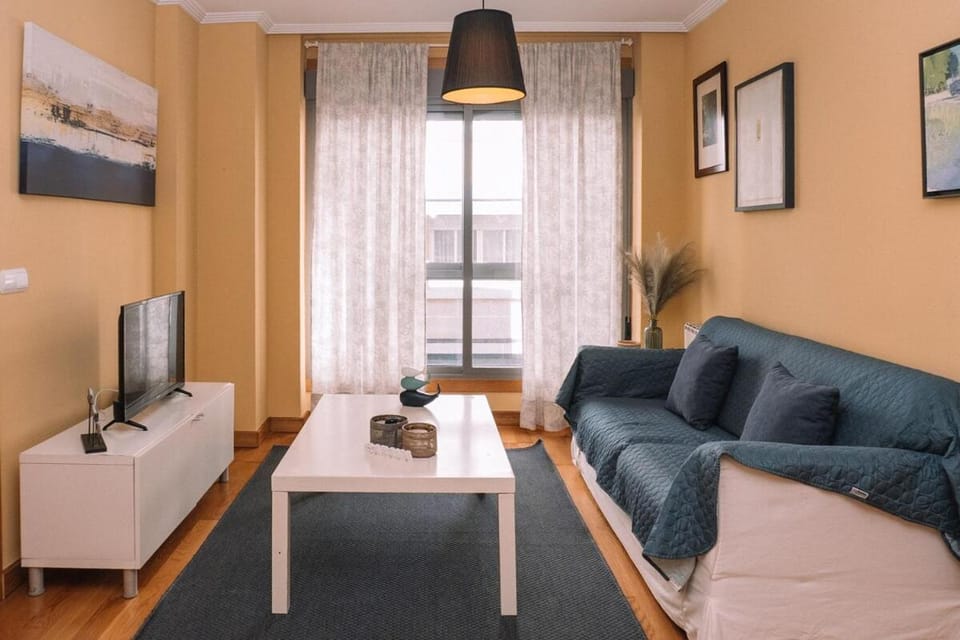 Cómodo luminoso y céntrico by CABANA Rentals Apartment in Vigo