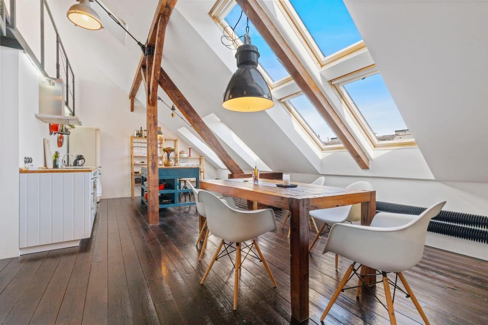 Kitchen or kitchenette, Living room, Seating area, Dining area