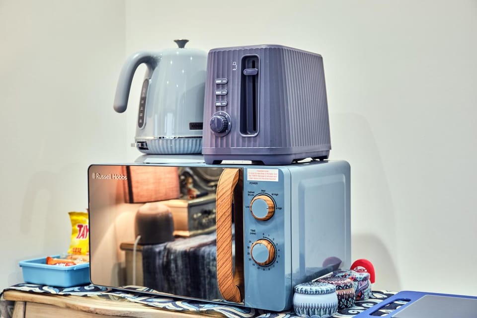 Coffee/tea facilities, oven, toaster