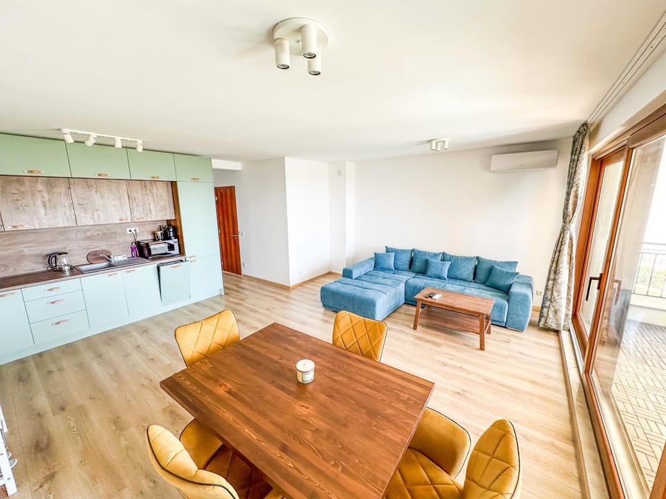 Coffee/tea facilities, Living room, Dining area, microwave, stove