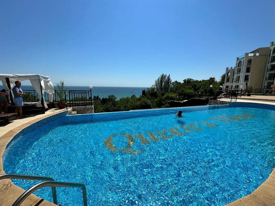 Sea view, Swimming pool, sunbed