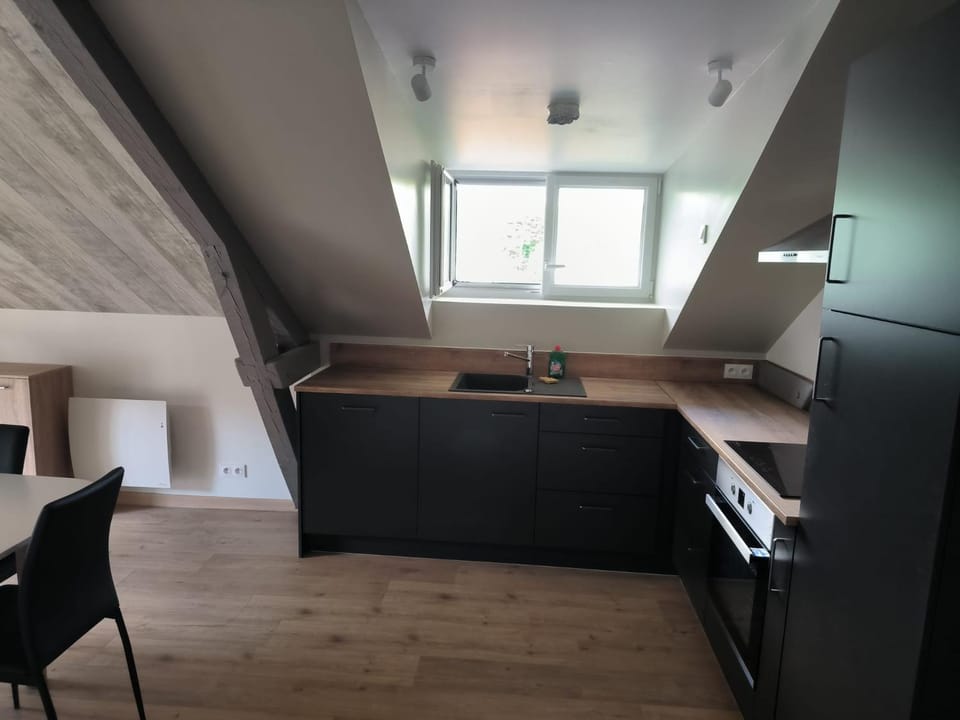 Kitchen or kitchenette, Mountain view, dishwasher, oven, stove