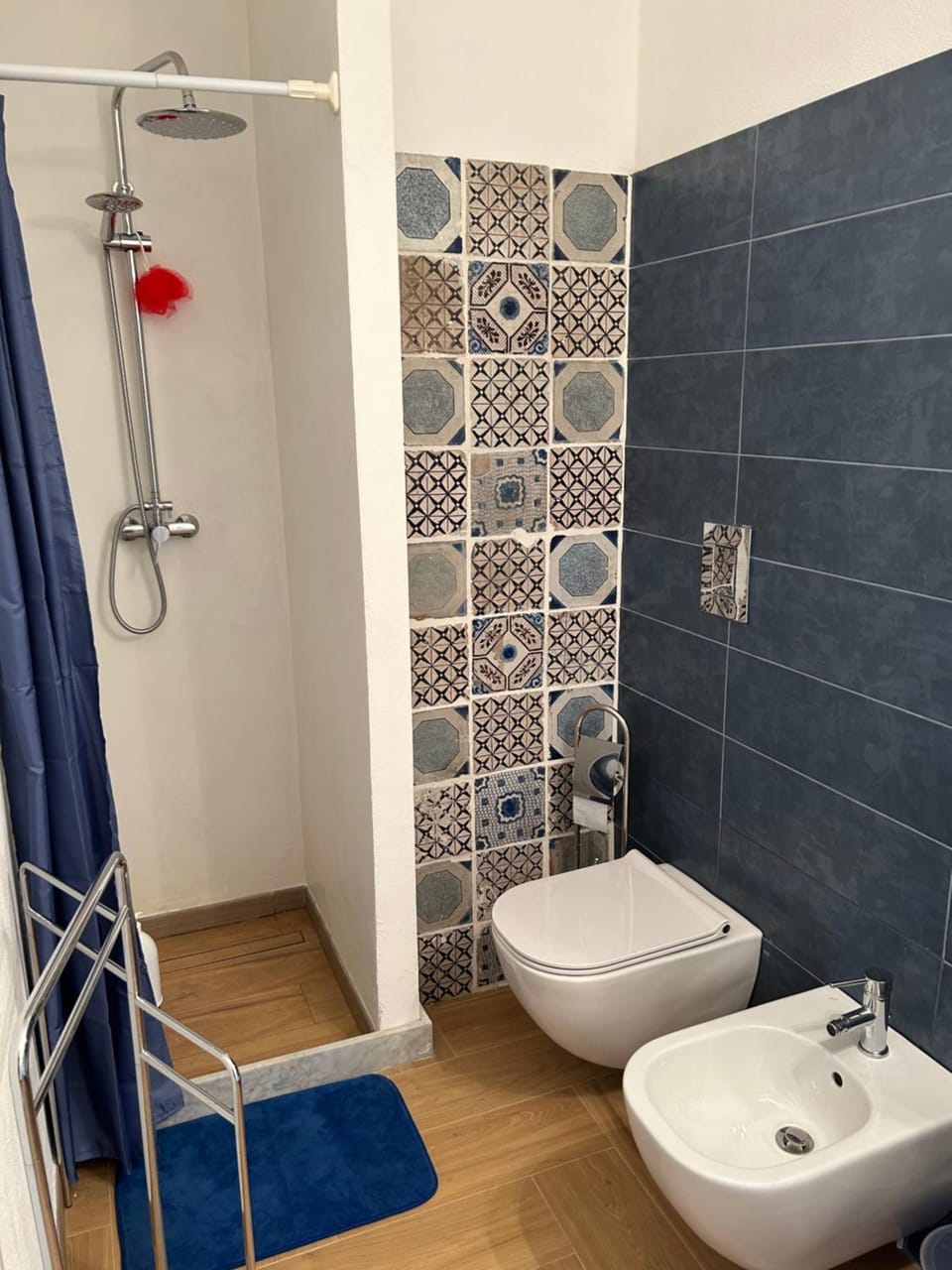 Shower, Toilet, Bathroom, bidet, towels