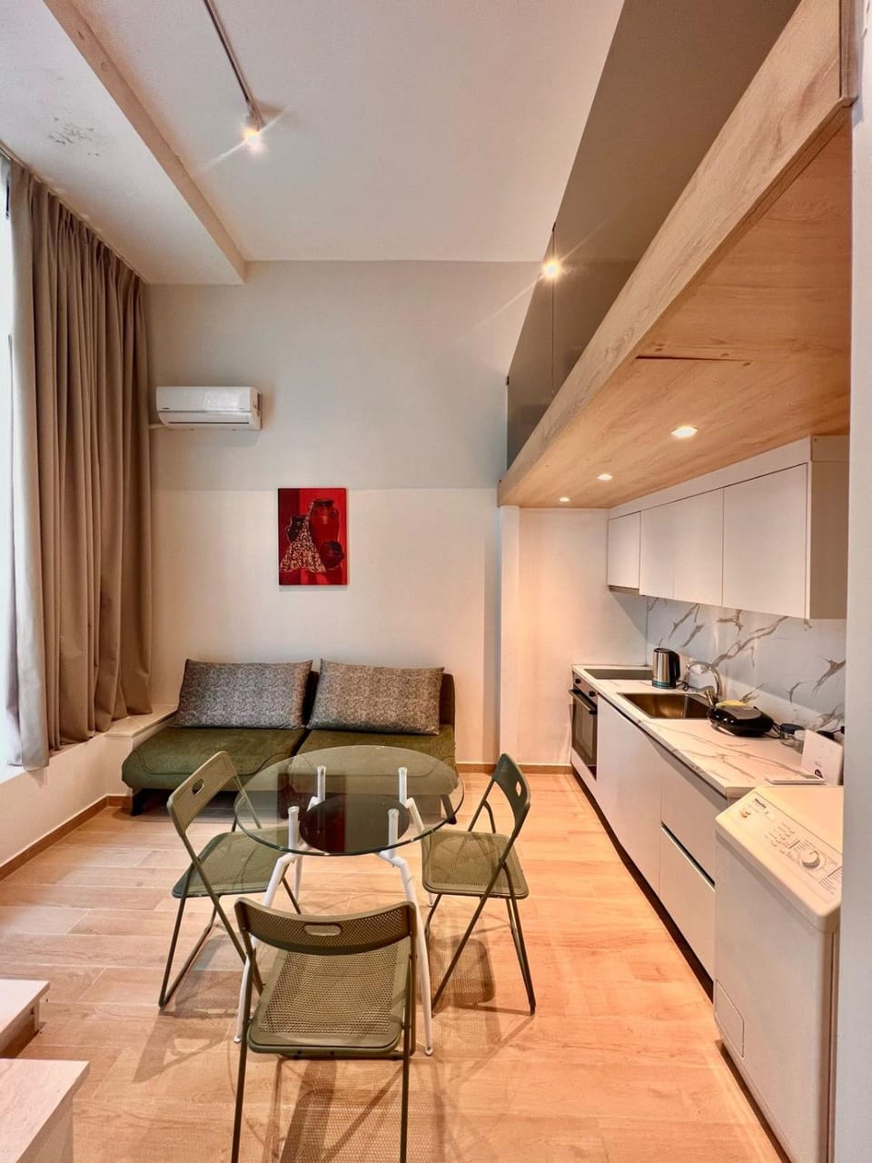 Kitchen or kitchenette, Living room, Seating area, Dining area, air conditioner