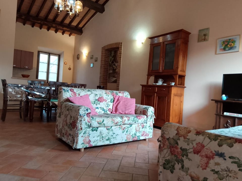 TV and multimedia, Kitchen or kitchenette, Living room, Dining area