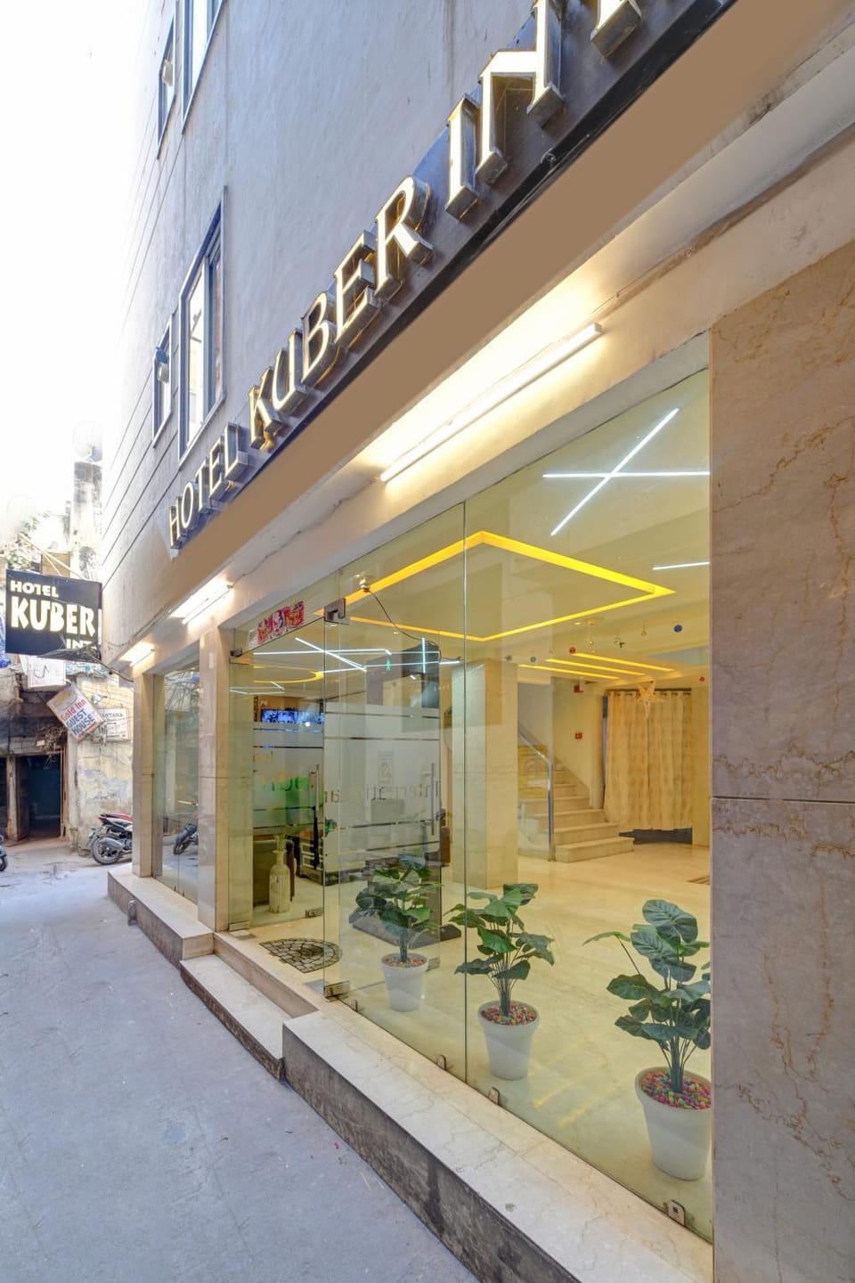 Facade/entrance