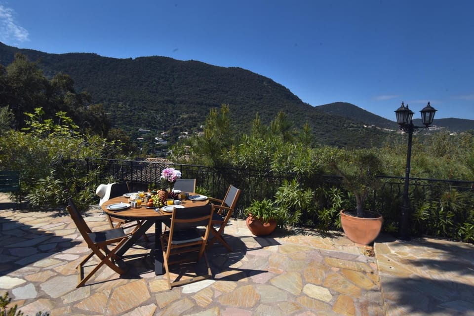 Patio, Natural landscape, Dining area, Mountain view