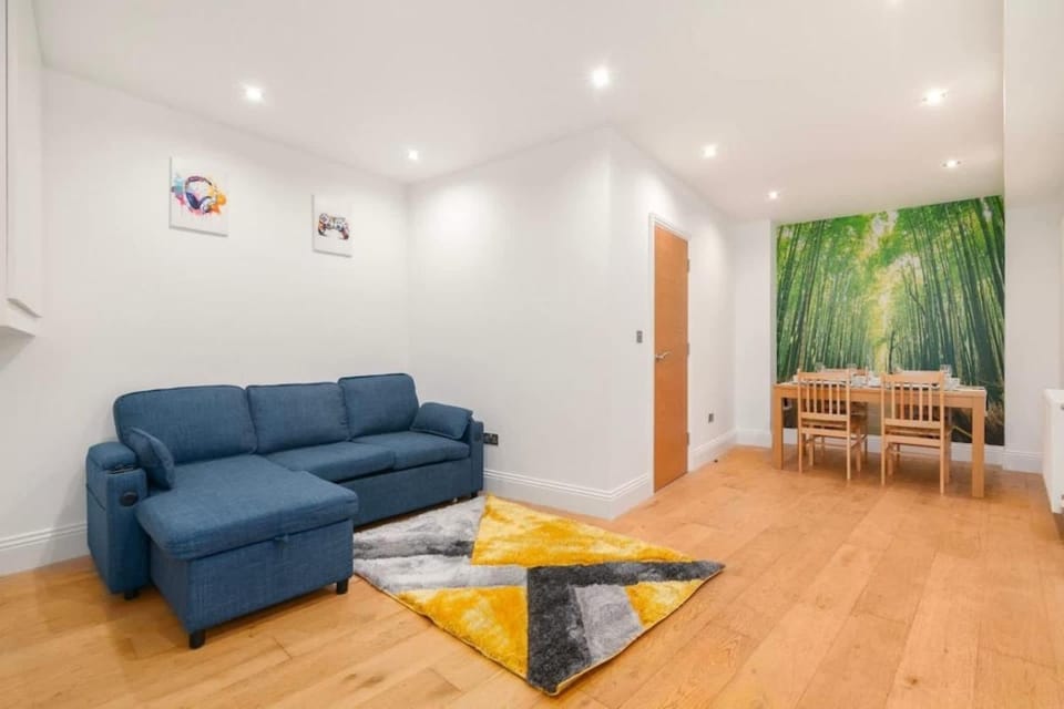 Living room, Decorative detail, Seating area, Dining area