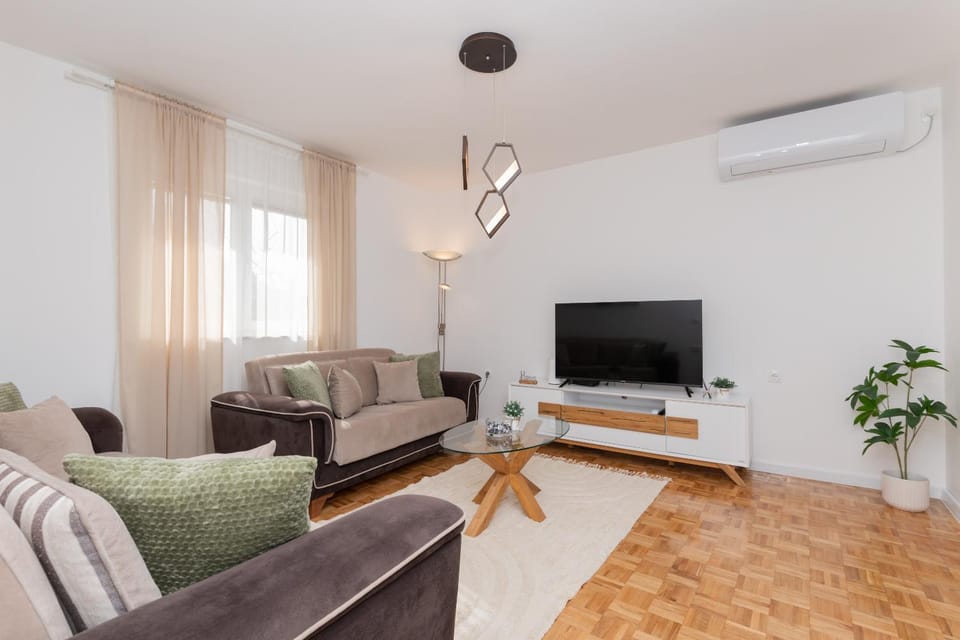 Communal lounge/ TV room, Living room, Seating area