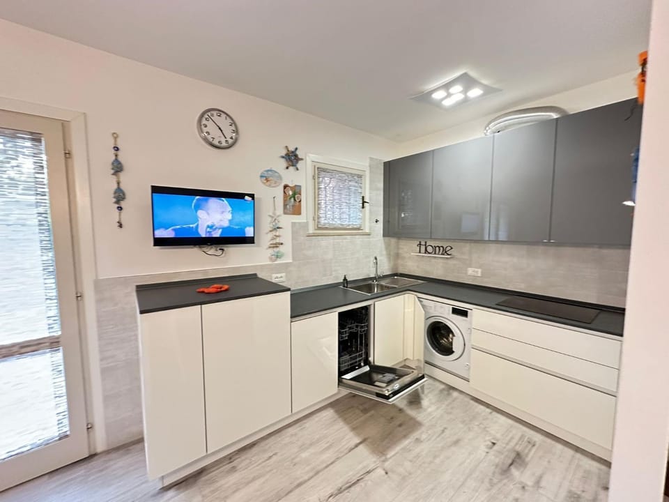 laundry, washing machine, kitchen