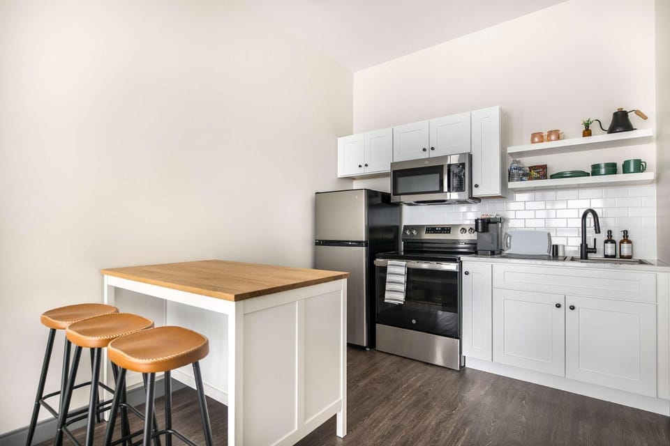 Spacious Family Stay Near Downtown Macon Apartment in Macon