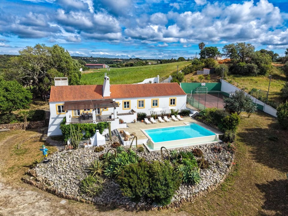 Property building, Spring, Off site, Day, Natural landscape, Activities, Bird's eye view, Summer, Game Room, Garden, Balcony/Terrace, Tennis court, Garden view, Pool view, Swimming pool, Sports, sunbed