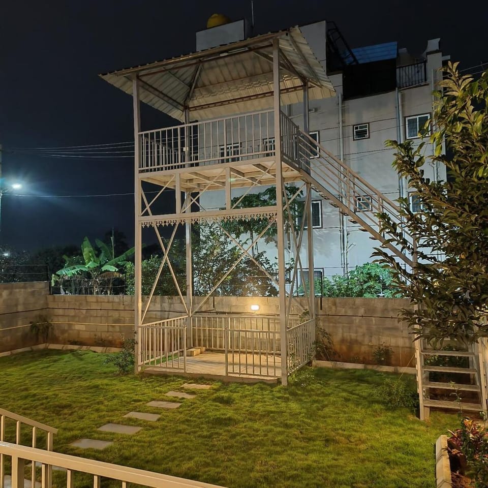 Spacious studio with Private garden & gazebo House in Bengaluru