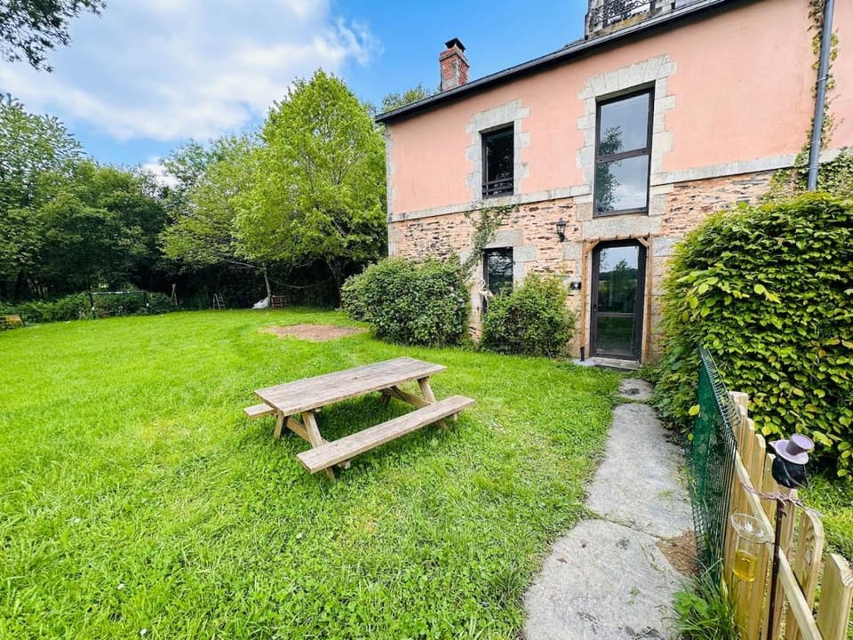 Maison au calme pour 9 personnes House in Brittany