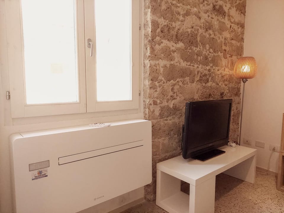 Communal lounge/ TV room, TV and multimedia