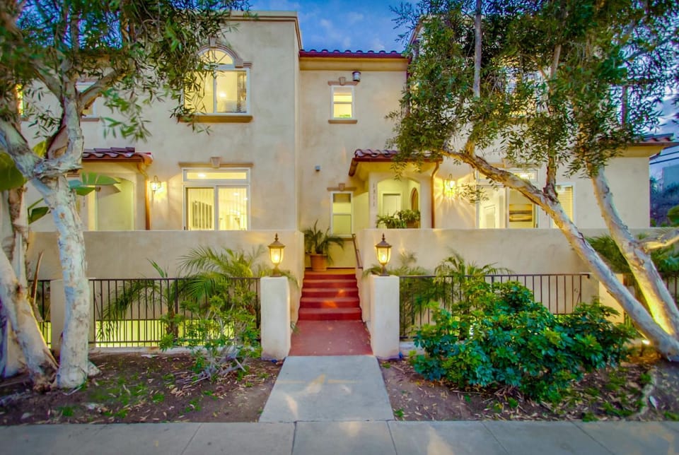 Sail Bay Luxury Retreat With Private Spa and Rooftop Bay View House in Mission Bay