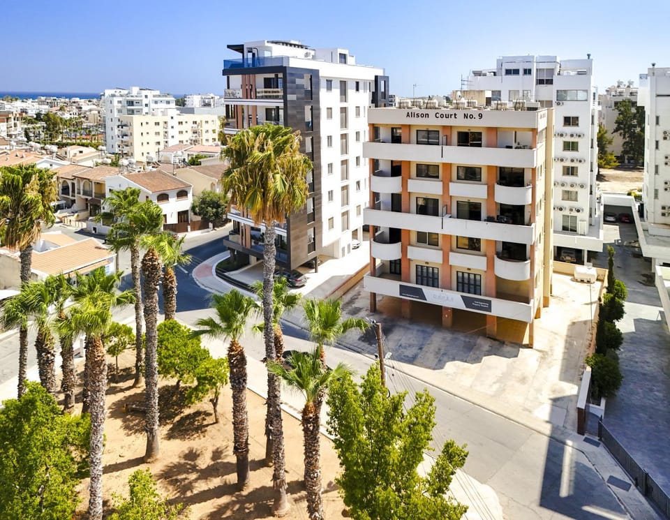 Property building, Day, Neighbourhood, City view, Street view, Location