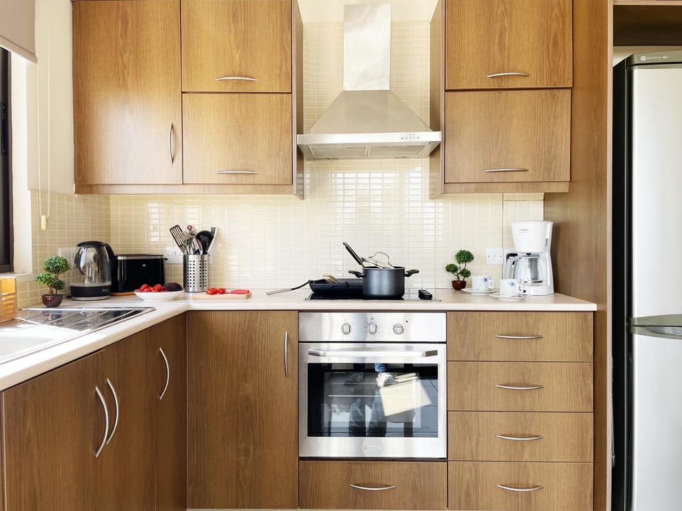 Coffee/tea facilities, Kitchen or kitchenette, dishwasher, oven, stove, toaster