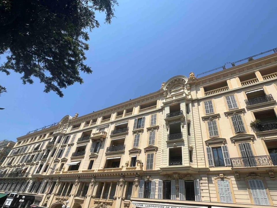 Beautiful studio with parking place Massena Apartment in Nice
