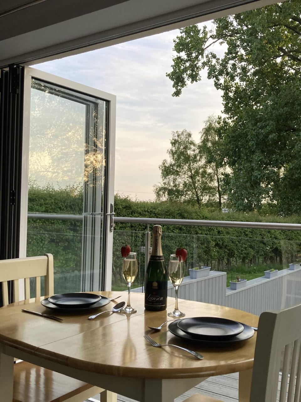 View (from property/room), Balcony/Terrace, Living room