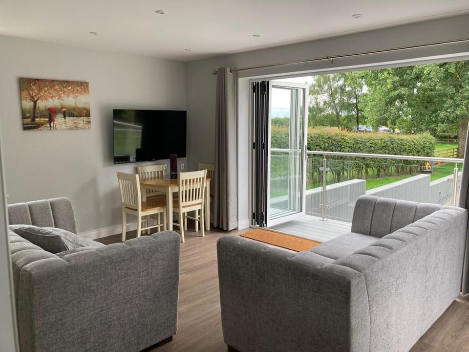 TV and multimedia, Balcony/Terrace, Living room, Seating area, Dining area