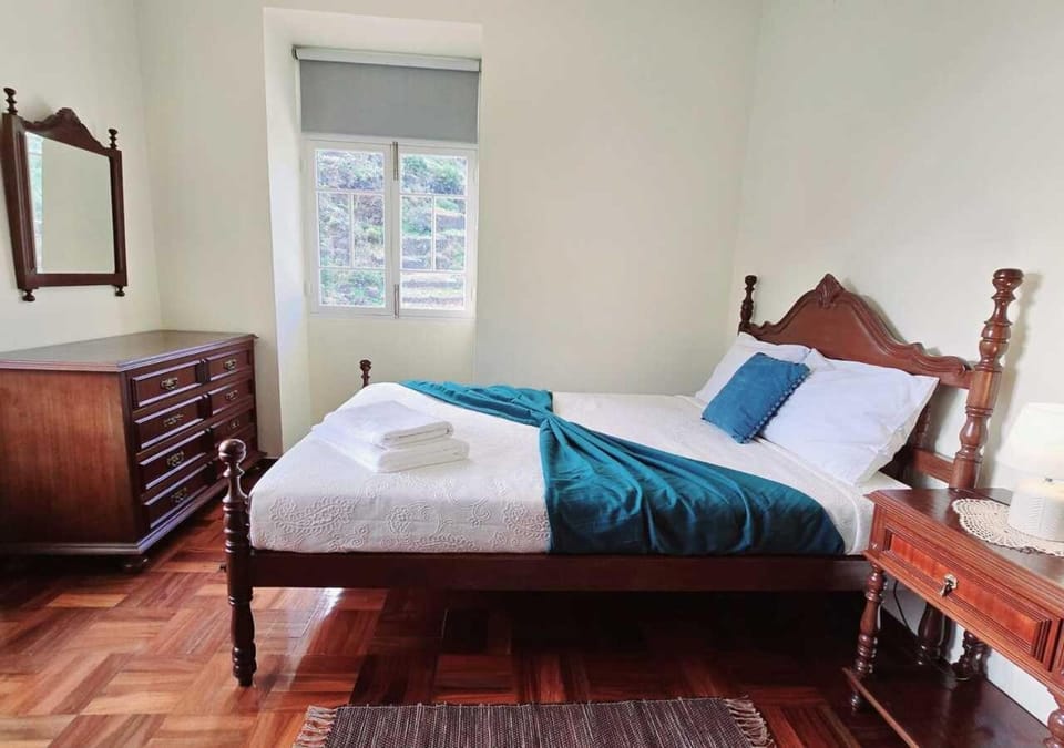 Bed, Bedroom, towels, wardrobe