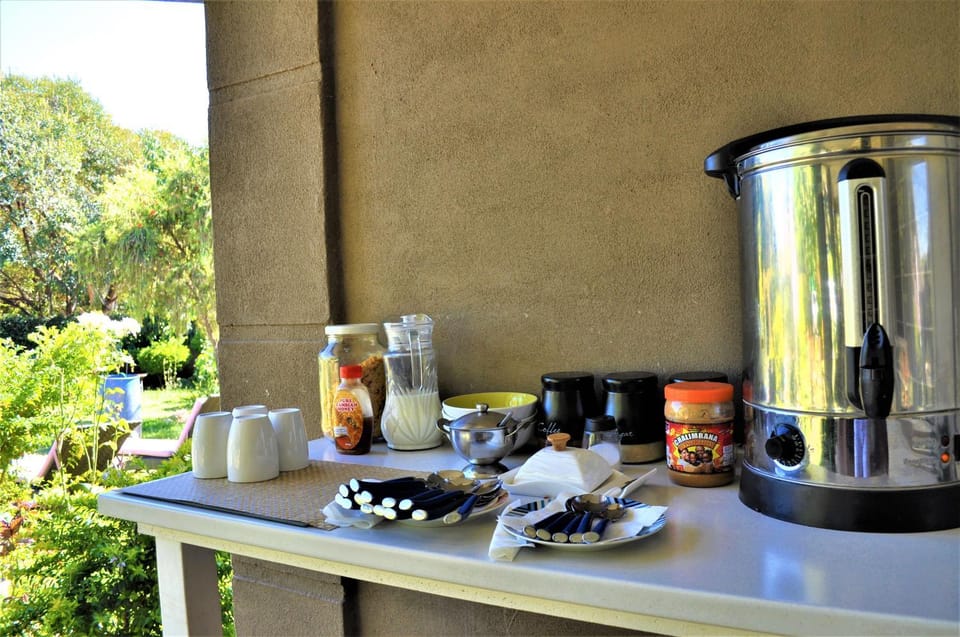 Coffee/tea facilities, Breakfast