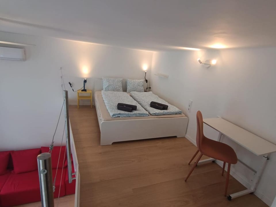 Bed, Seating area, Bedroom