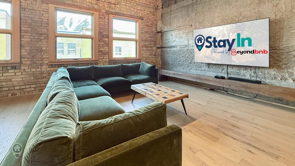 Downtown Loft with Rooftop Hot Tub by StayIn Apartment in Fernie