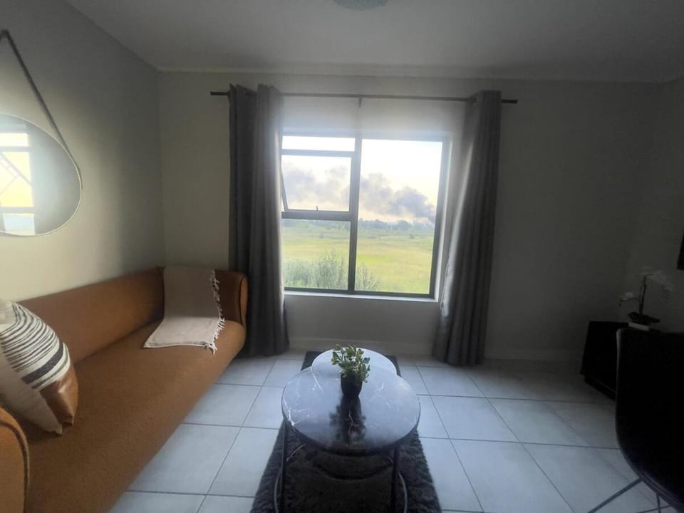 ZEE GP 10 Min from OR Tambo Apartment in Gauteng