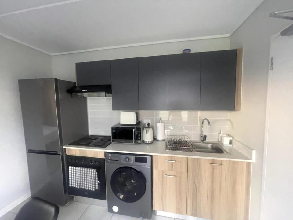 ZEE GP 10 Min from OR Tambo Apartment in Gauteng