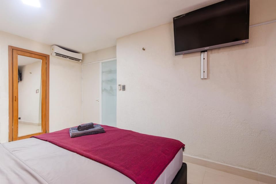 Bed, TV and multimedia, Photo of the whole room, Bedroom, air conditioner