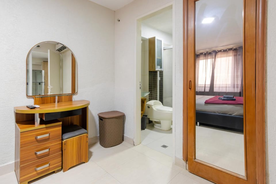 Toilet, Bathroom, Bedroom, towels