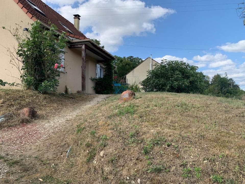 Country house with unfenced garden Villa in Bourgogne-Franche-Comté