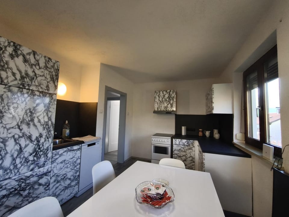 Cosy Room in Modern Flat Vacation rental in Innsbruck