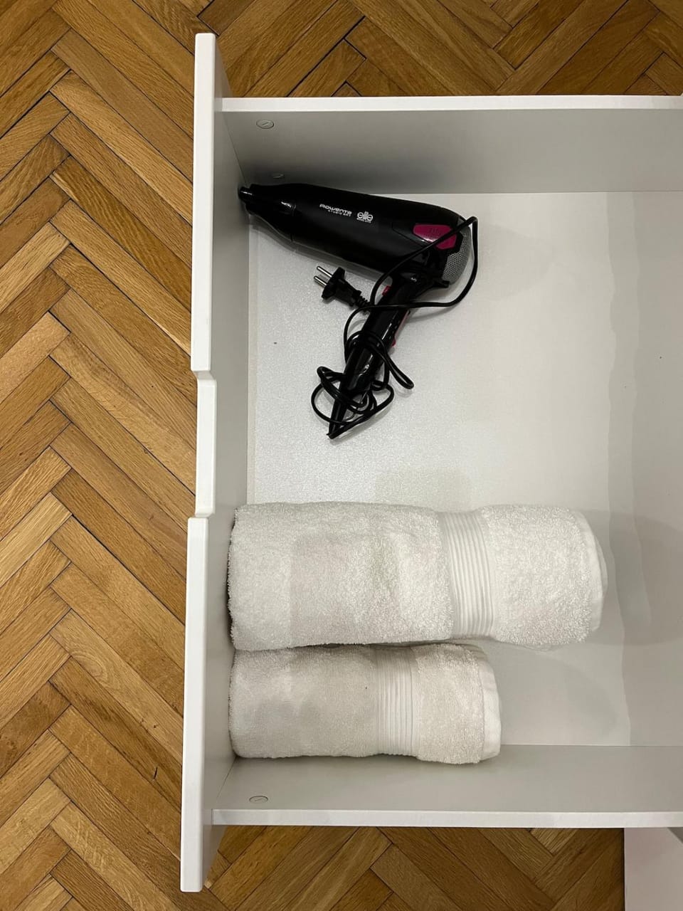 Large studio in city center with nice wooden floor Apartment in Cluj-Napoca