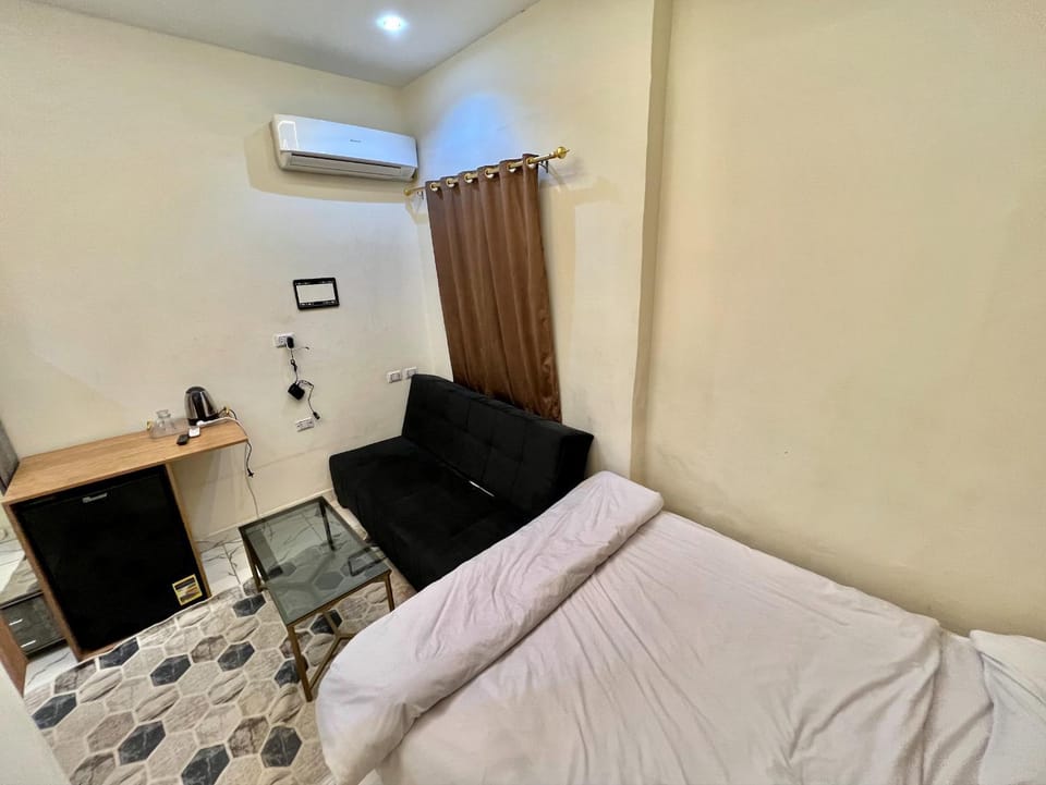 Bed, TV and multimedia, Photo of the whole room, Bedroom, air conditioner