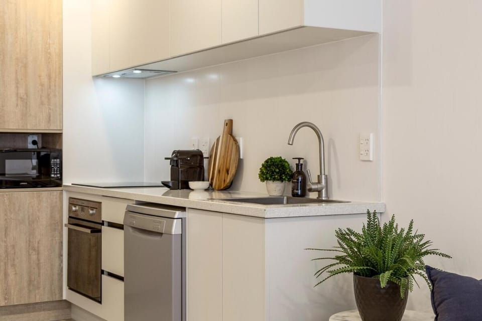 Central City Modern 1BR Apt w Pool & Gym Apartment in Auckland