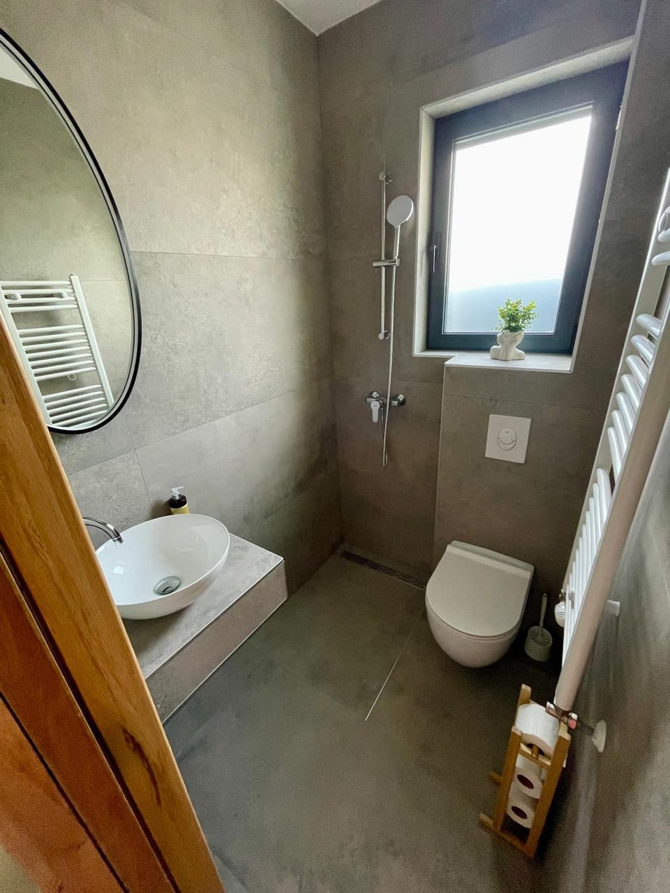 Villa V, ROOMS WITH PRIVATE BATHROOM, SHARED KITCHEN, LIVING ROOM AND GARDEN WITH POOL, Privlaka, Zadar Vacation rental in Zadar County