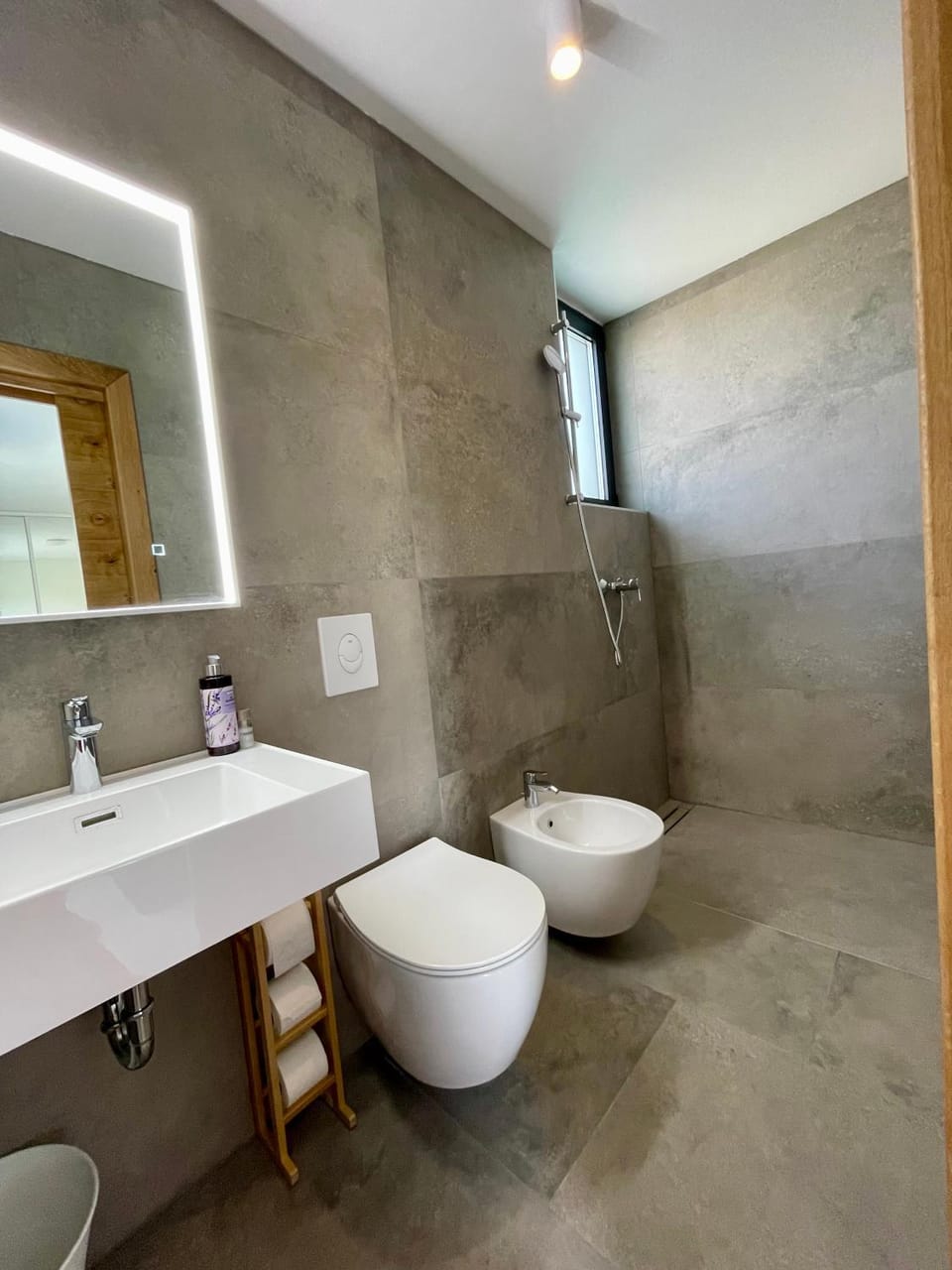 Villa V, ROOMS WITH PRIVATE BATHROOM, SHARED KITCHEN, LIVING ROOM AND GARDEN WITH POOL, Privlaka, Zadar Vacation rental in Zadar County