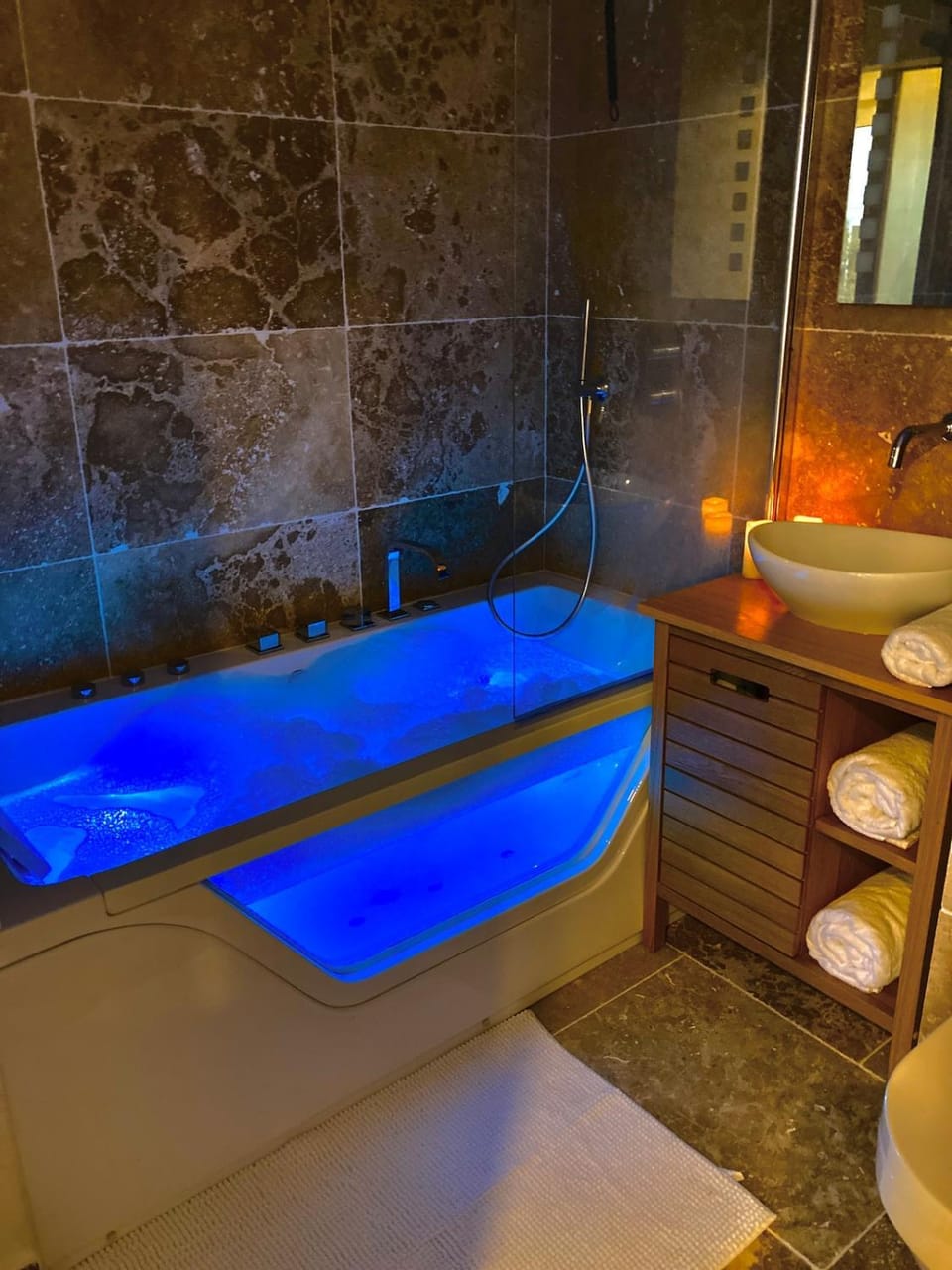 Détente absolue suite luxueuse avec balnéo et PS5 Apartment in Montpellier
