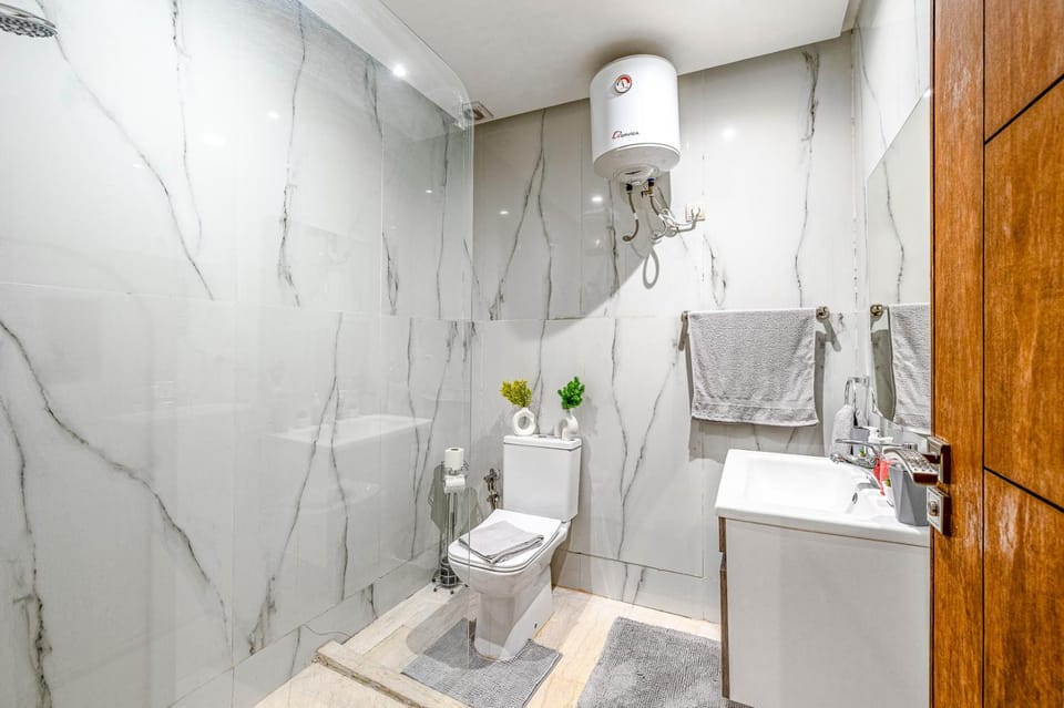 Shower, Toilet, Bathroom, towels