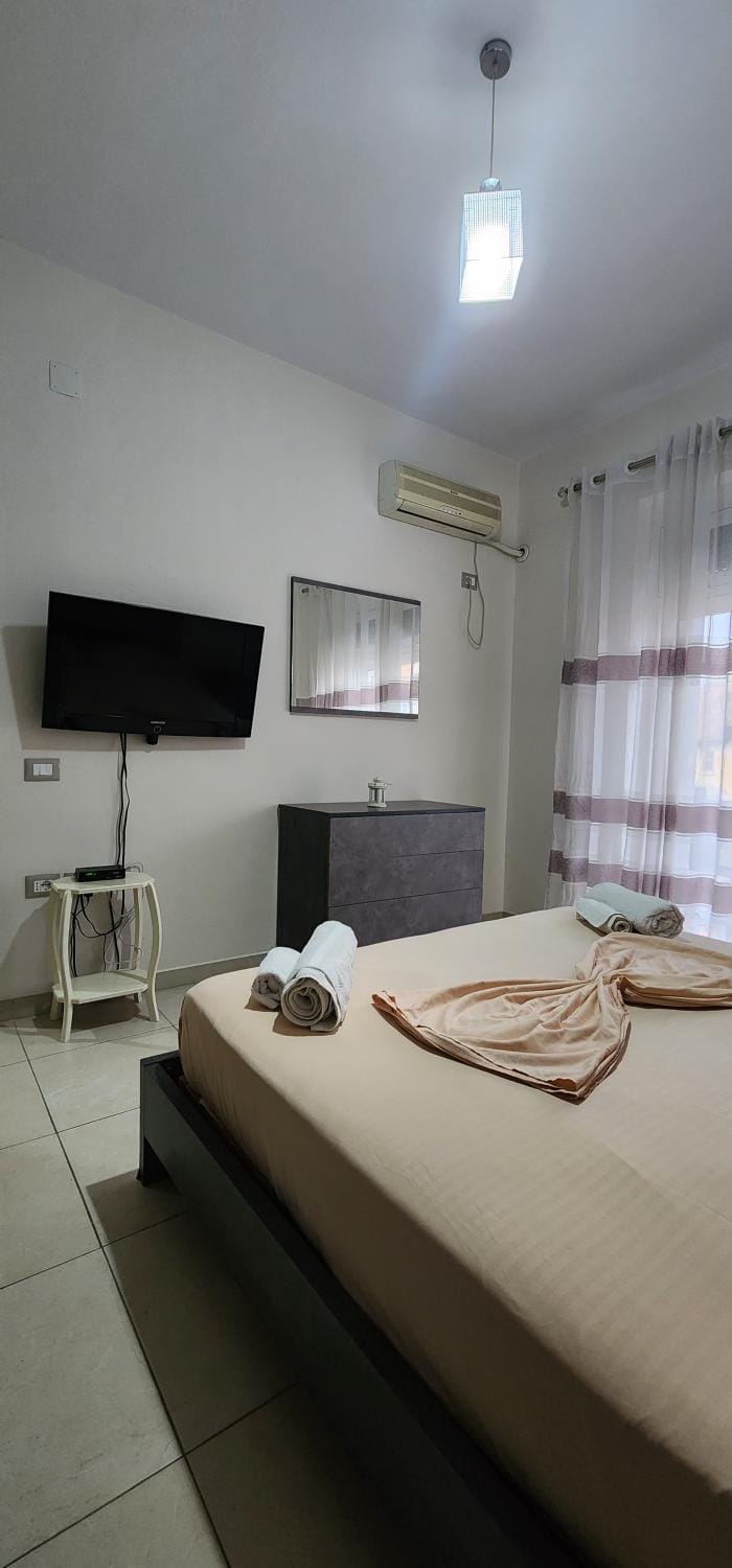Bedroom, air conditioner