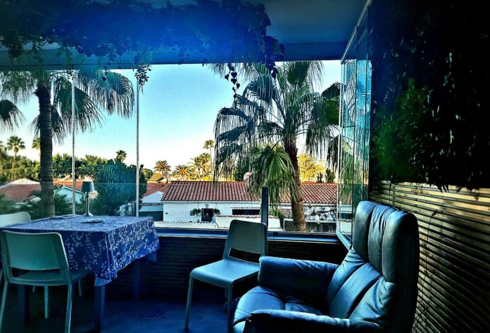 View (from property/room), Balcony/Terrace, Living room, Dining area