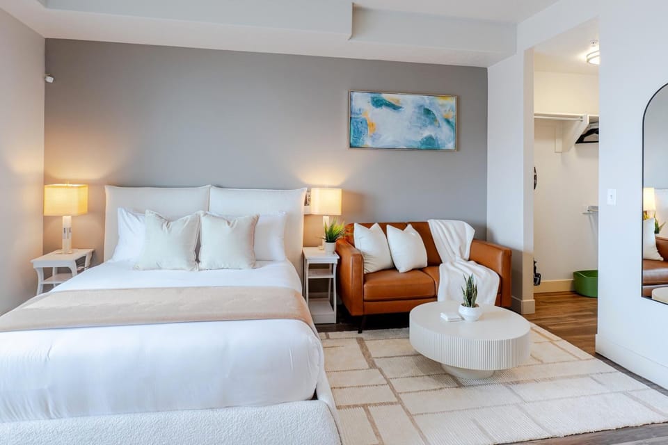 Bed, Living room, Seating area