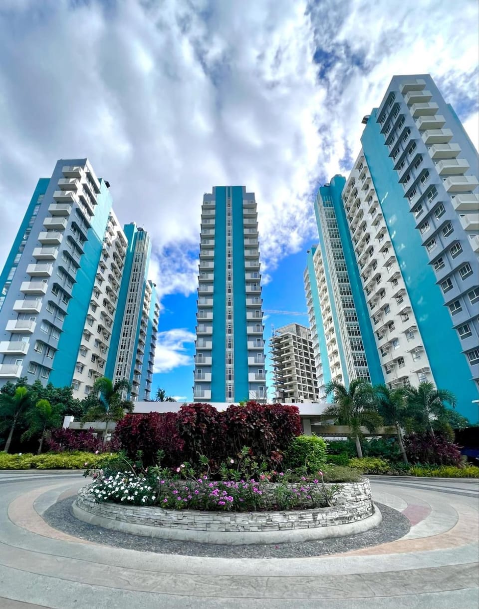 Property building, Day, Natural landscape, Location