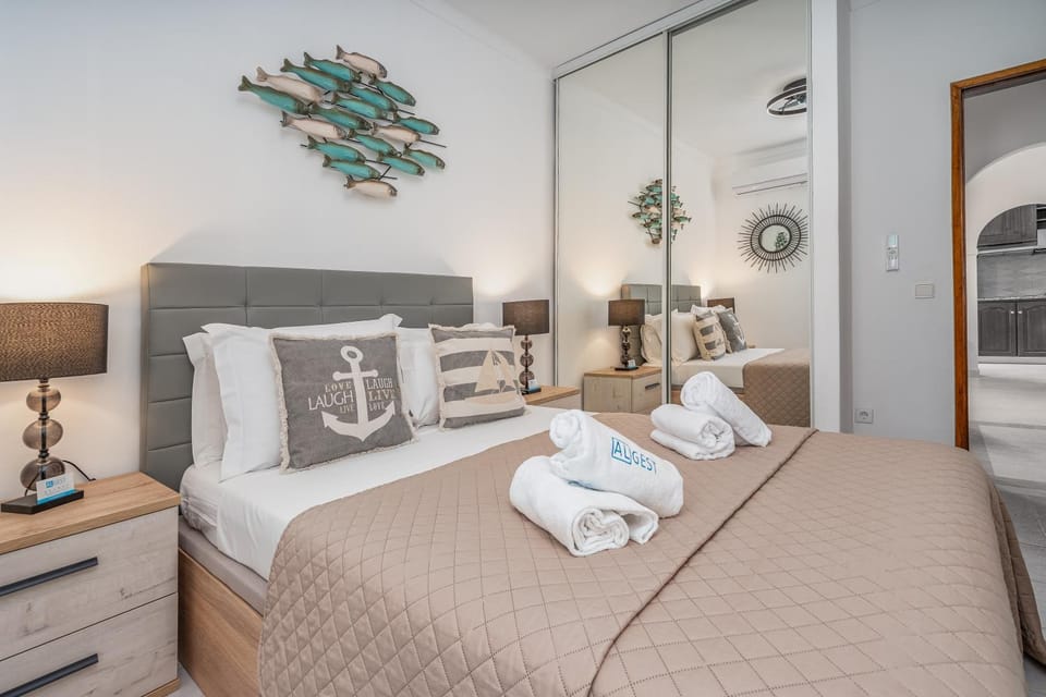 Spring, Bed, People, Summer, View (from property/room), Photo of the whole room, Decorative detail, Decorative detail, Bedroom, Autumn, On site, Guests, children, older children, Family, internet, towels, wardrobe, air conditioner