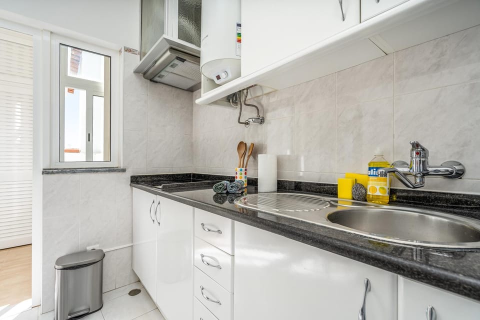 Spring, People, Summer, Coffee/tea facilities, View (from property/room), Kitchen or kitchenette, Food and drinks, Photo of the whole room, Decorative detail, Decorative detail, Autumn, On site, Guests, children, older children, Family, internet, microwave, stove, toaster, kitchen