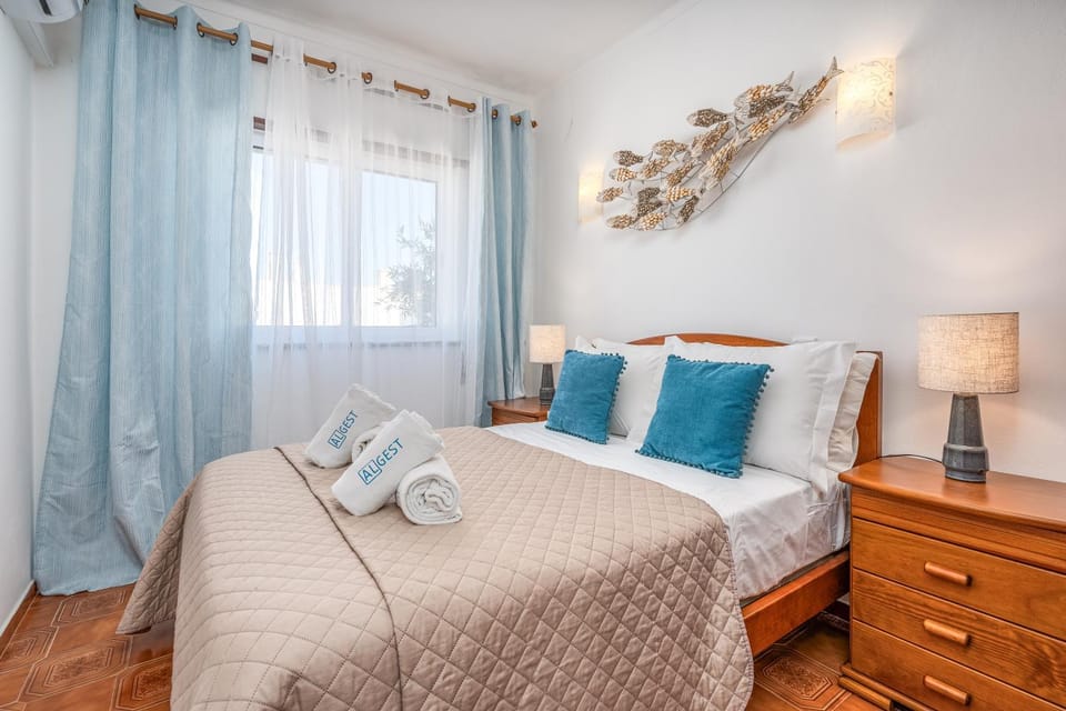 Spring, Bed, People, Summer, View (from property/room), Photo of the whole room, Decorative detail, Decorative detail, Bedroom, Autumn, On site, Guests, children, older children, Family, internet, towels, wardrobe