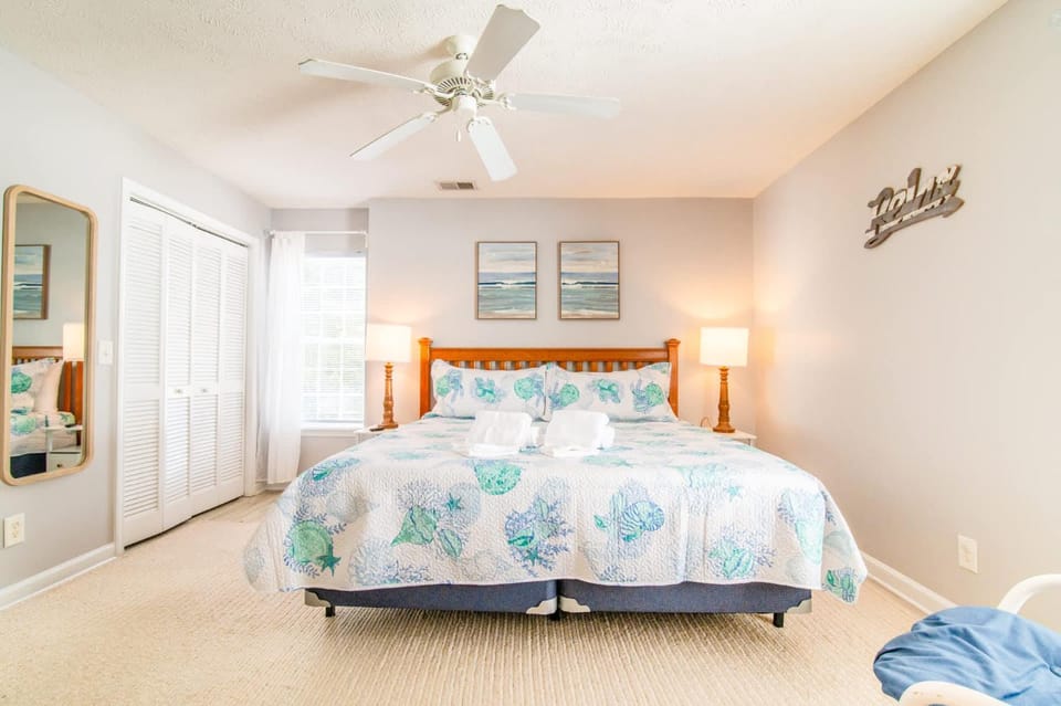 Blue Wave Retreat in Heart of Myrtle Beach House in Myrtle Beach